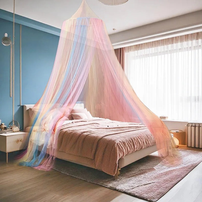 Ciel de lit pour fille dans la chambre parent