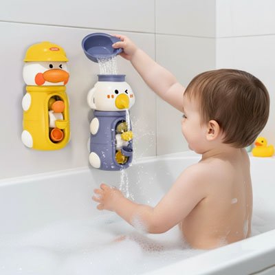 jouet baignoire bebe dans le bain avec enfant