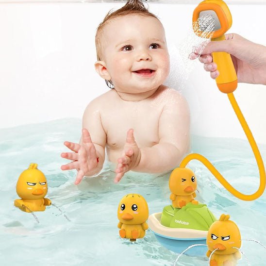 jouet baignoire pour bebe dans le bain avec bebe