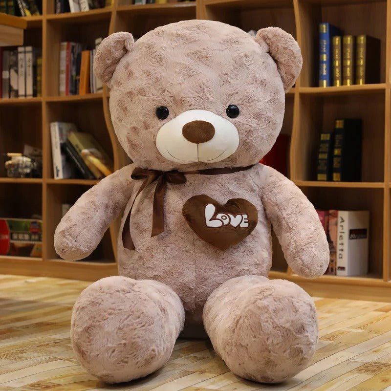 ours en peluche ultra doux brun dans le salon