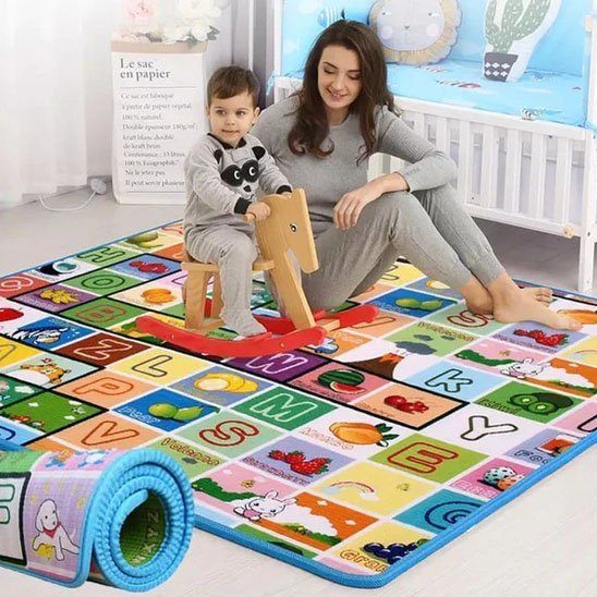 tapis d'éveil coloré éveil et motricité avec maman et enfant