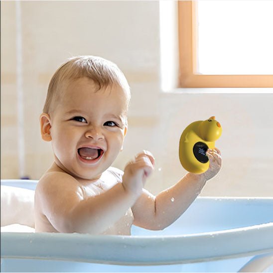 thermometre bain bebe avec bebe dans le bain