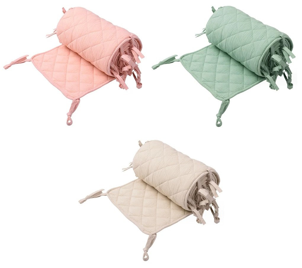 tour de lit beige rose et vert image