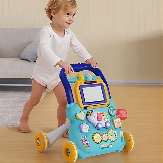 trotteur bébé garçon avec enfant