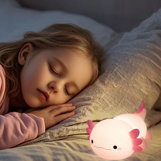 veilleuse bebe axolotl dans le lit