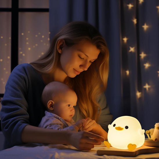 veilleuse bebe canard avec maman et bebe dans la chambre