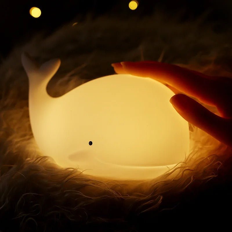 veilleuse de nuit la baleine avec main maman