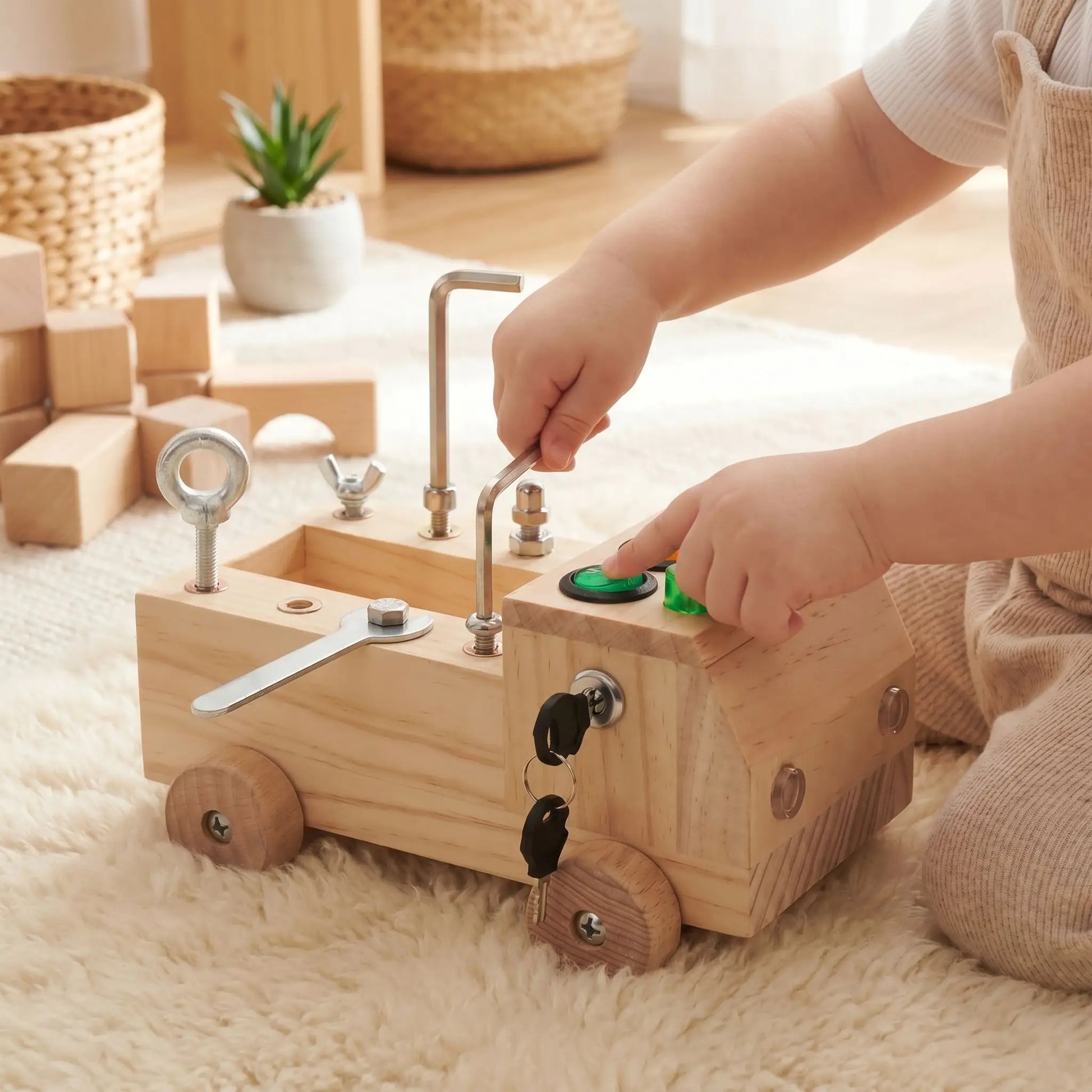 busy board bébé tableau activité Montessori
