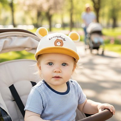 Casquette bebe jaune sur bebe