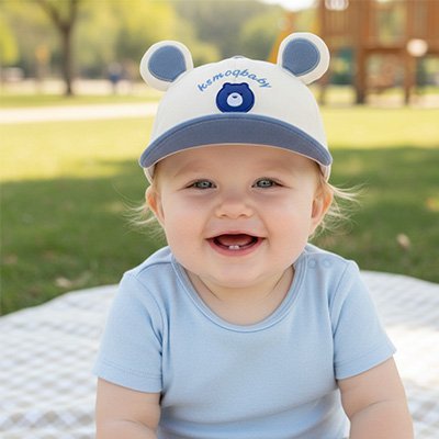 Casquette bebe blanc sur bebe