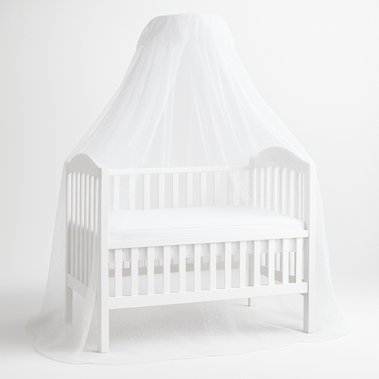 ciel de lit bebe blanc sur un lit