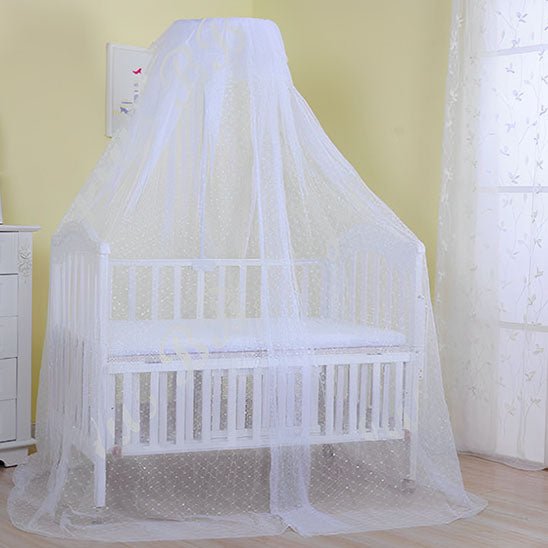 Ciel de lit bébé blanc chambre