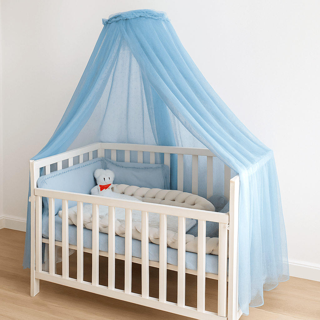 ciel de lit bebe bleu sur un lit