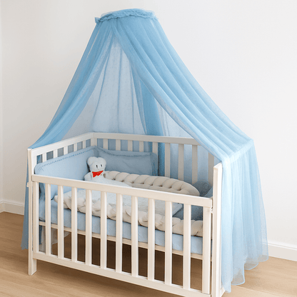 ciel de lit bebe bleu sur un lit