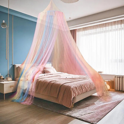 Ciel de lit pour fille dans la chambre parent