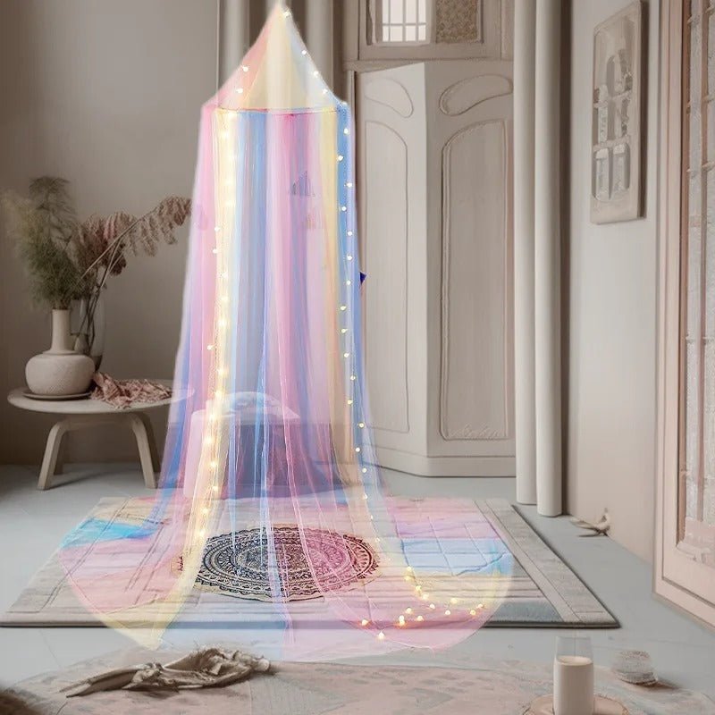 ciel de lit pour fille dans le couloir