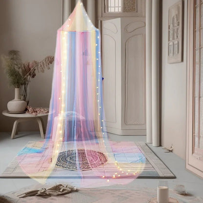 ciel de lit pour fille dans le couloir