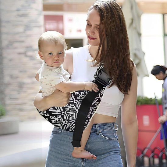 écharpe de portage bébé avec maman et bébé dehors