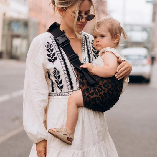 echarpe de portage leopard avec maman et bebe