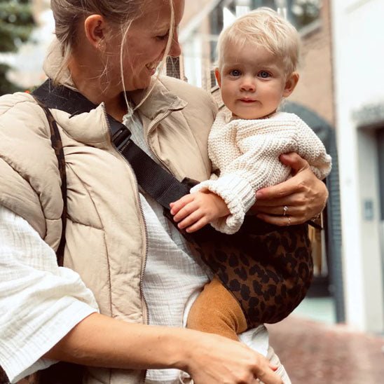 echarpe de portage leopard et maman calin