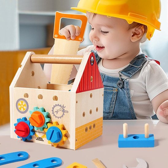Jeu de construction enfant jouant avec boîte