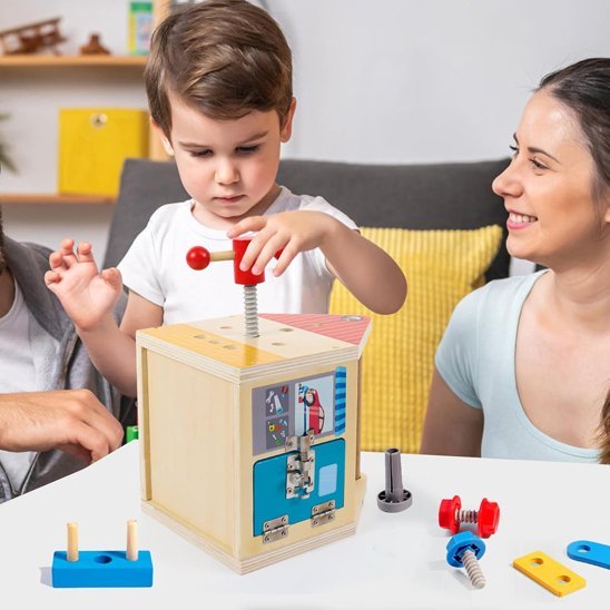 Jeu de construction maman et enfant jouant