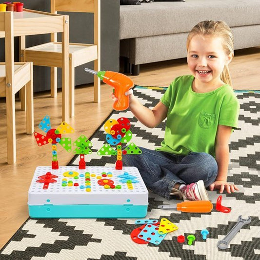 Jeu de construction et enfant dans le salon