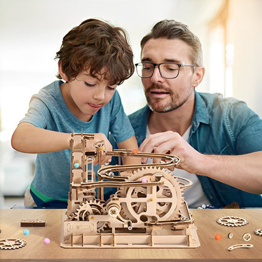 jeu de construction en bois mécanique​ papa et enfant