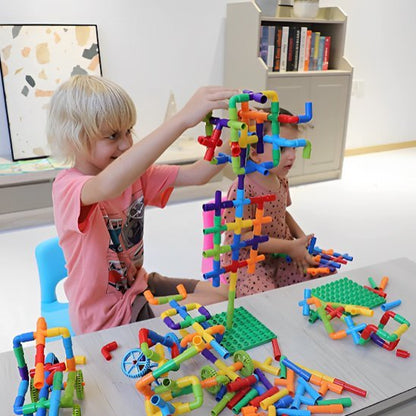 Jeux de construction et petite fille 