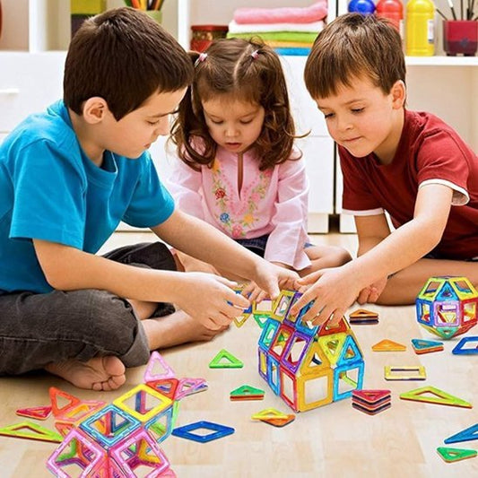 Jeu de construction magnétique et enfants