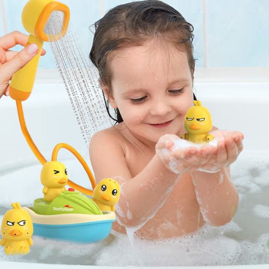 jouet bain bébé douchette bateau le canard et petite fille