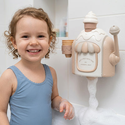 jouet mousse bain bébé enfant heureux