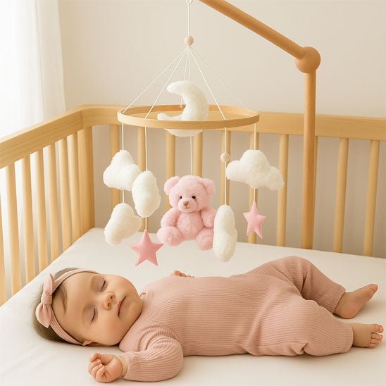 Mobile bébé lit et bebe qui dort