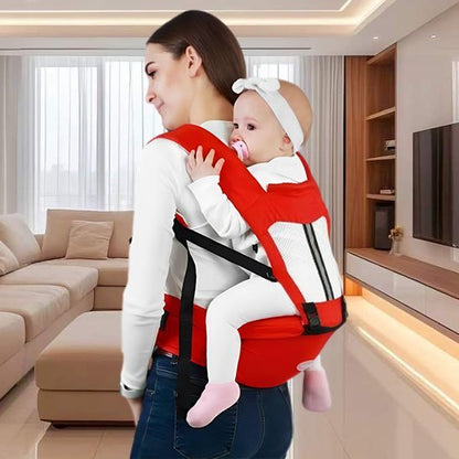 porte bebe ergonomique rouge sur le dos de maman