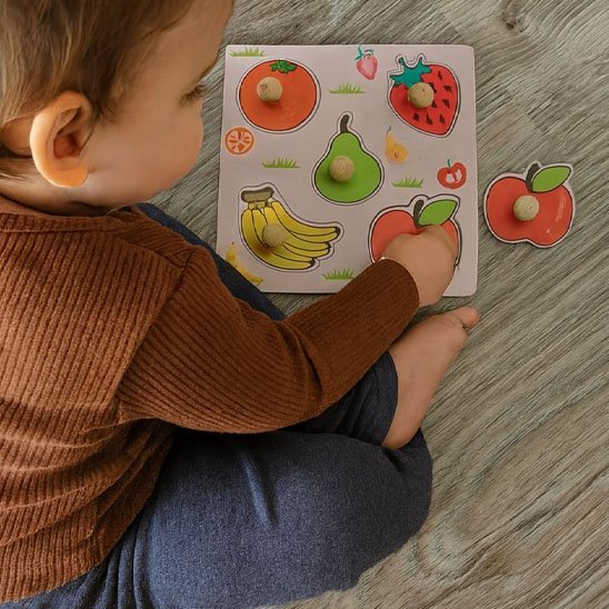 puzzle bébé éducatif avec petit garçon