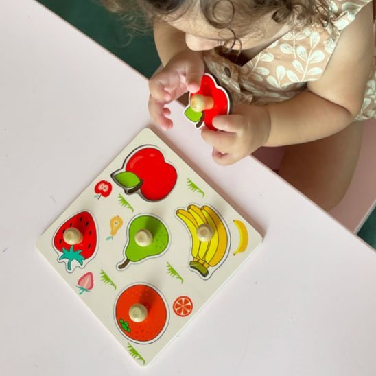 puzzle bébé éducatif avec petite fille
