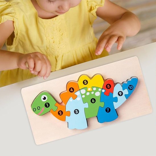 puzzle enfant éducatif coloré dinosaure avec petite fille