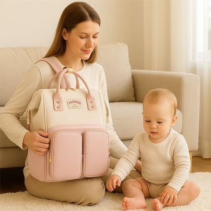 sac a langer avec maman et bebe dans le salon