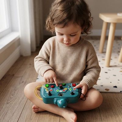 tableau montessori busyboardcircuit et garçon