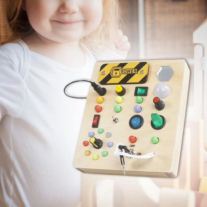 tableau montessori et petite fille
