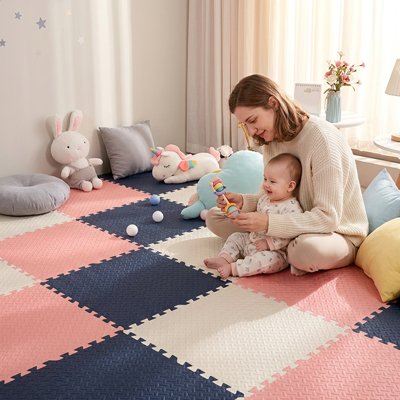 Tapis mousse puzzle rose blanc bleu foncé