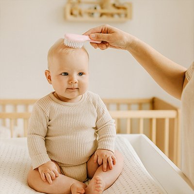 trousse de toilette bebe avec brosse et bebe